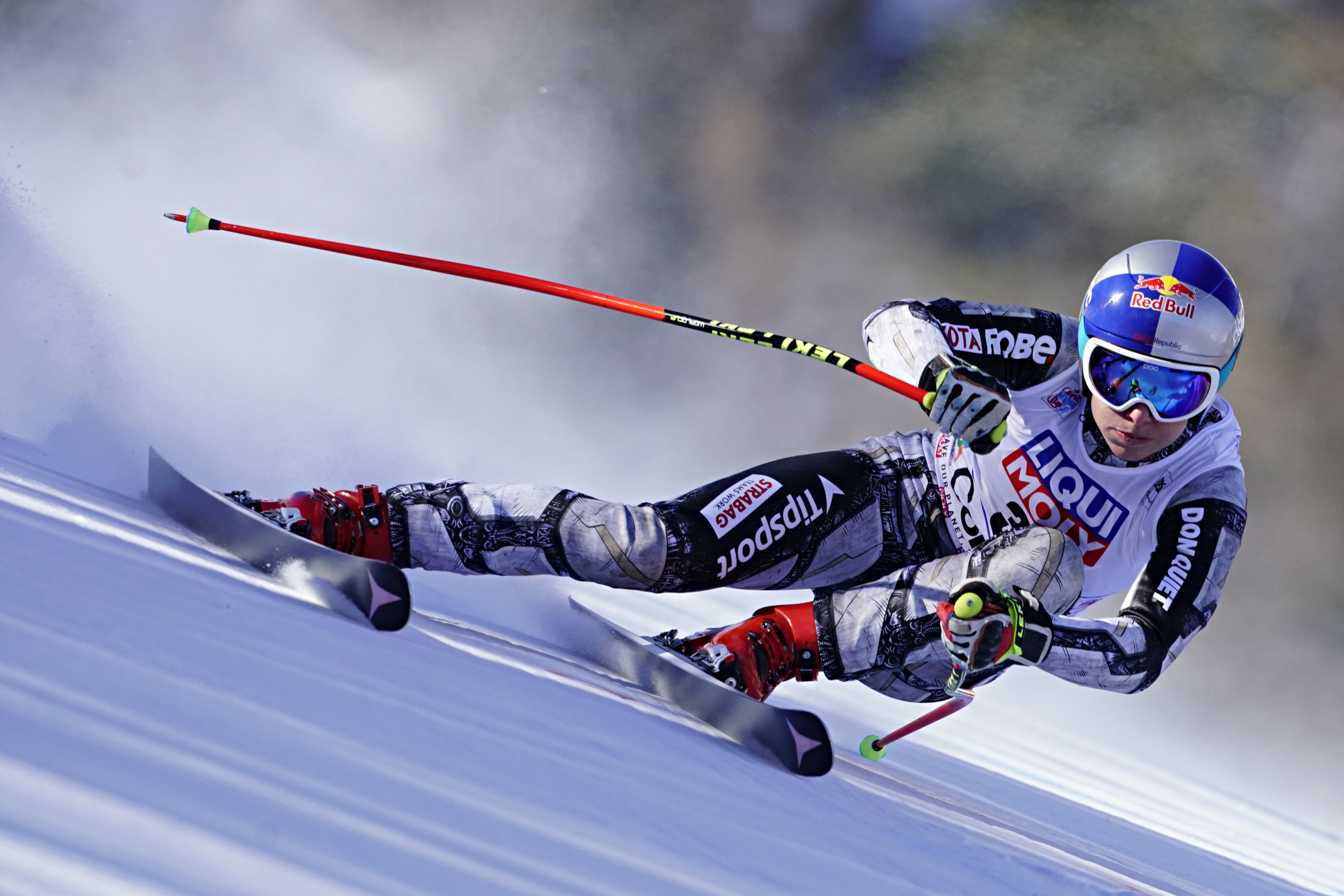 Ester Ledecká racing on skis