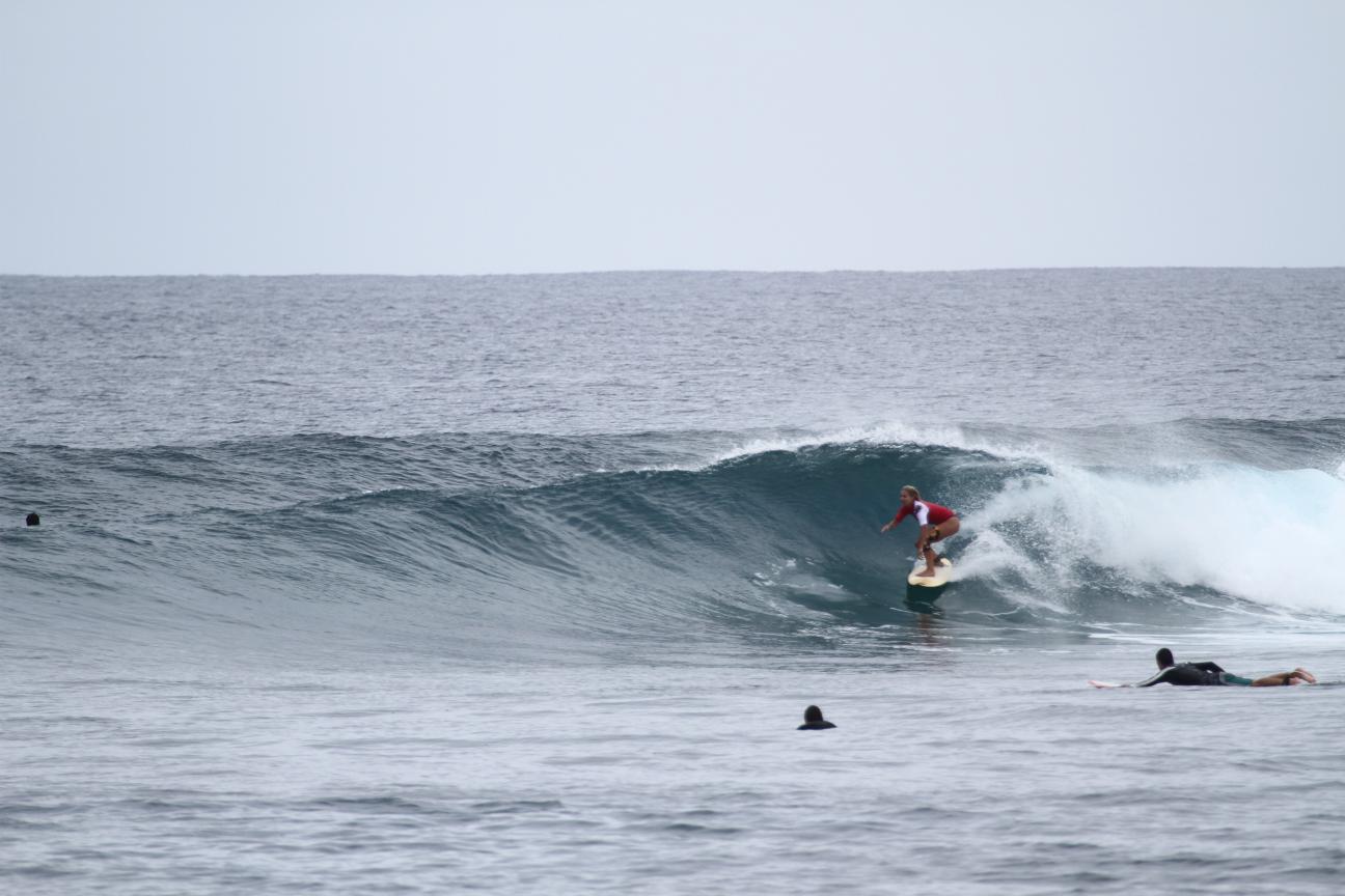 Lindsey Jacobellis surfing